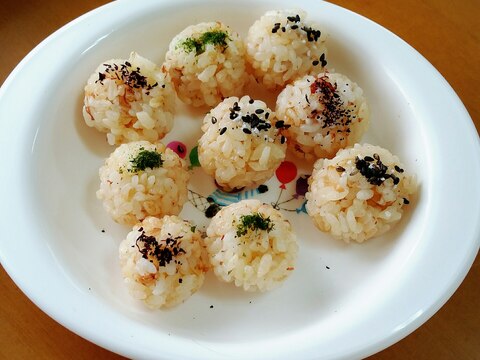 子供が喜ぶ 簡単可愛いコロコロおにぎり レシピ 作り方 By Tomomi9968 楽天レシピ 子供が喜ぶ 簡単可愛いコロコロおにぎり レシピ 作り方 By Tomomi9968 楽天レシピ